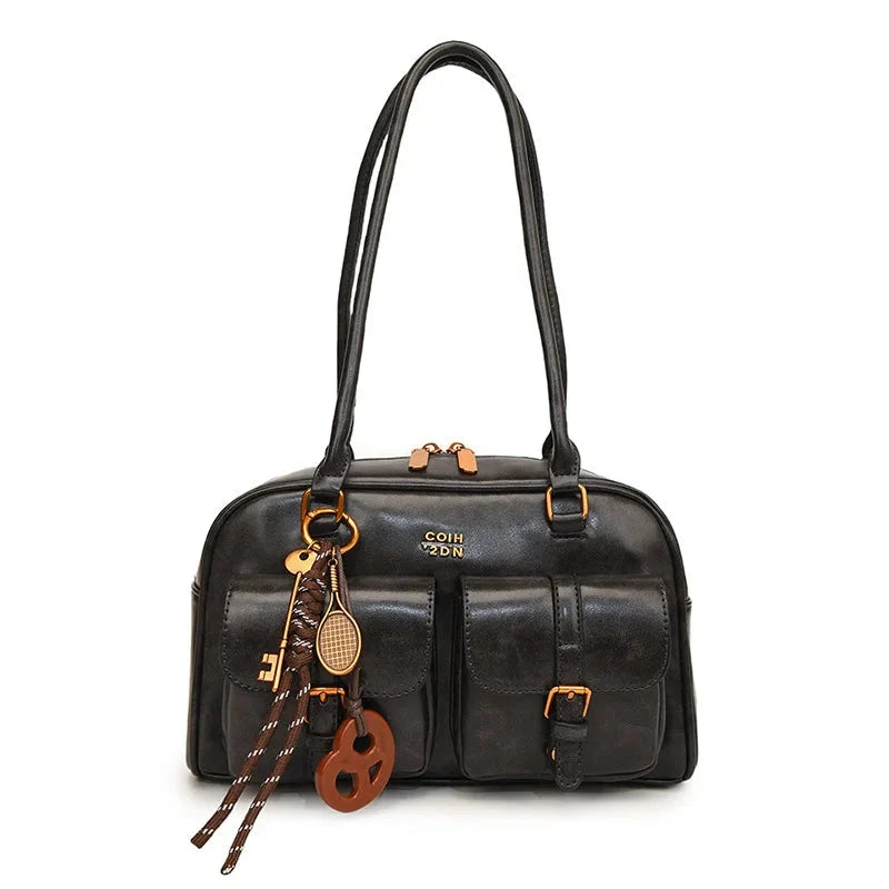 Amélie – Elegant Shoulder Bag Amélie – Elegant Shoulder Bag Black with Pendant