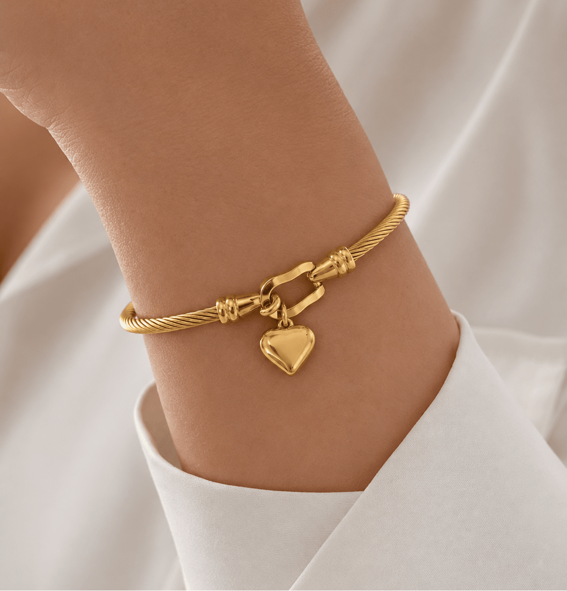 Elegant 18K Gold-Plated Women's Bracelet | ZAVÉRIAN Elegant 18K Gold-Plated Women's Bracelet | ZAVÉRIAN