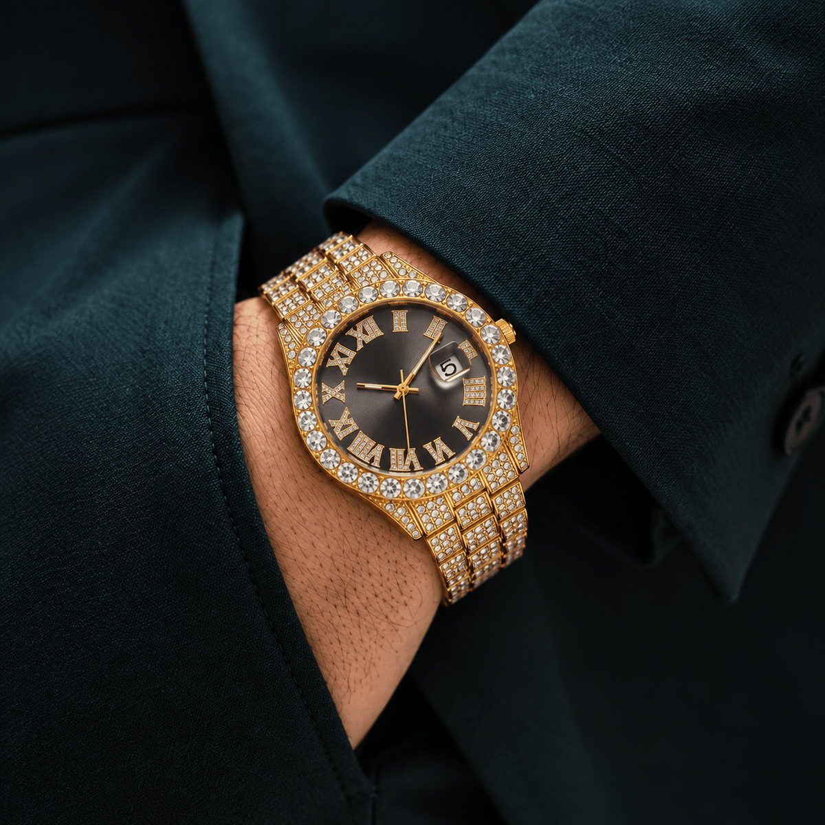 Elegant Unisex Watch with Luxurious Design & Studded Bracelet | Maison Lumière Elegant Unisex Watch with Luxurious Design & Studded Bracelet | Maison Lumière