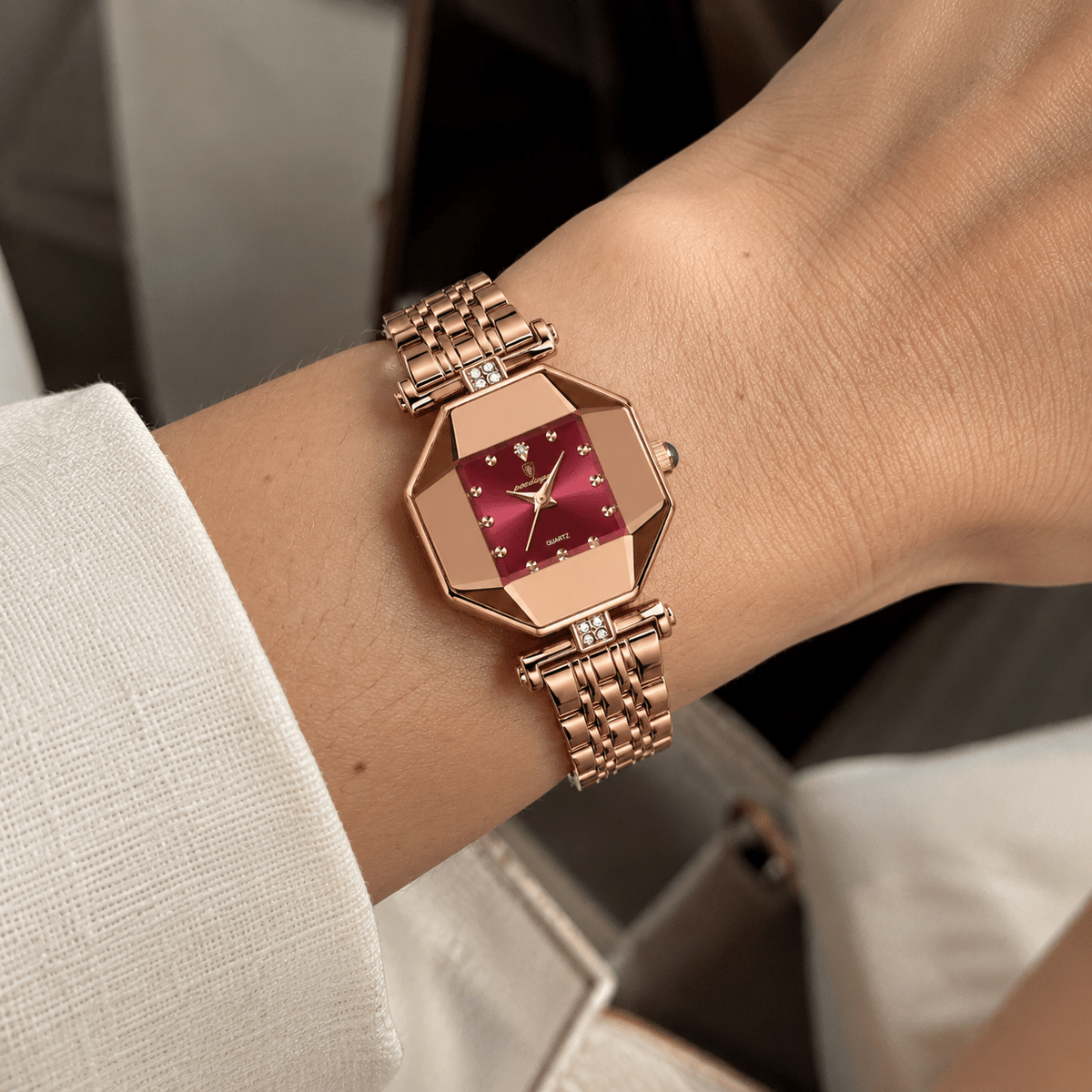 Elegant Women’s Watch with a Modern Design and Stainless Steel Band – Éclat Magnifique Elegant Women’s Watch with a Modern Design and Stainless Steel Band – Éclat Magnifique
