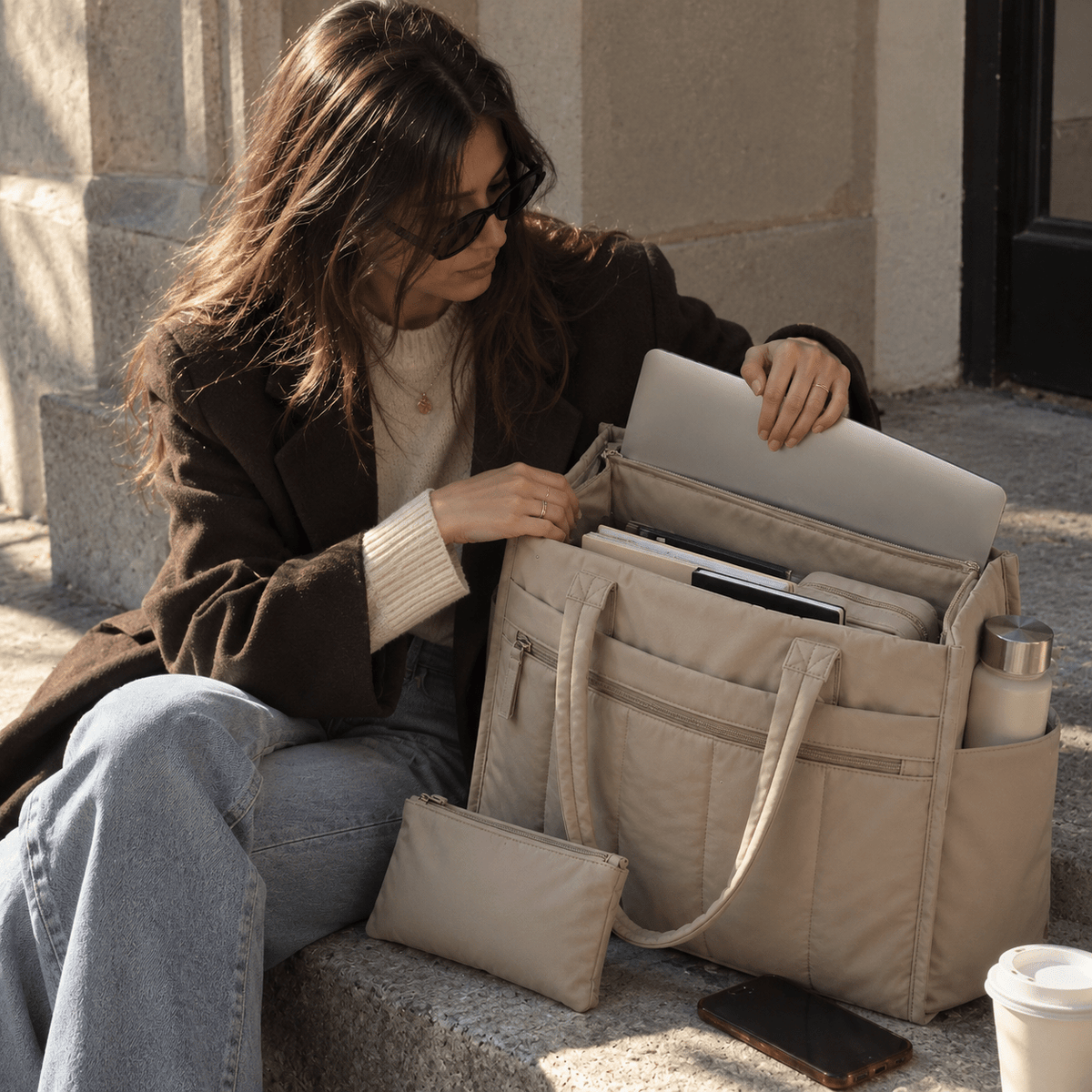 Women's 30L Padded Tote Bag with Large Capacity and Multifunctional Side Compartment – ELLISON Women's 30L Padded Tote Bag with Large Capacity and Multifunctional Side Compartment – ELLISON