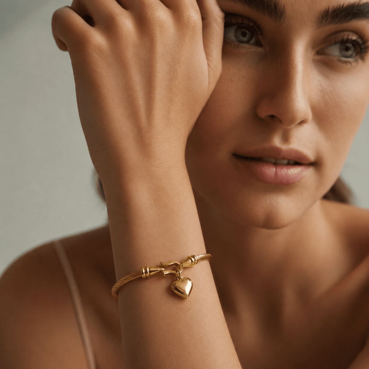 Elegant 18K Gold-Plated Women's Bracelet | ZAVÉRIAN Elegant 18K Gold-Plated Women's Bracelet | ZAVÉRIAN 