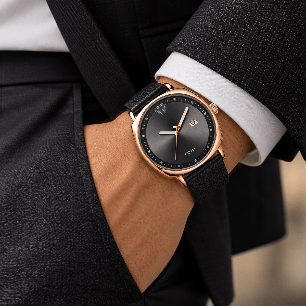 Elegant Men's Watch with a Minimalist Style and Leather Strap – HOLDENI Elegant Men's Watch with a Minimalist Style and Leather Strap – HOLDENI 