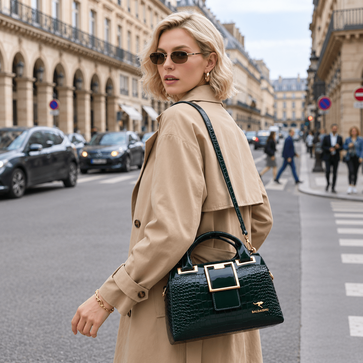Elegant Women's Leather Handbag with Crocodile Texture – Carézia Elegant Women's Leather Handbag with Crocodile Texture – Carézia Mavietto 
