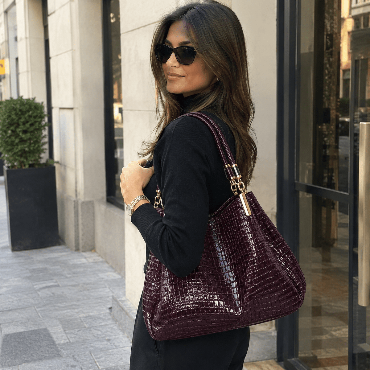 Elegant Women's Leather Tote Bag with Crocodile Texture and Large Capacity | Saint-Tropez Elegant Women's Leather Tote Bag with Crocodile Texture and Large Capacity | Saint-Tropez 