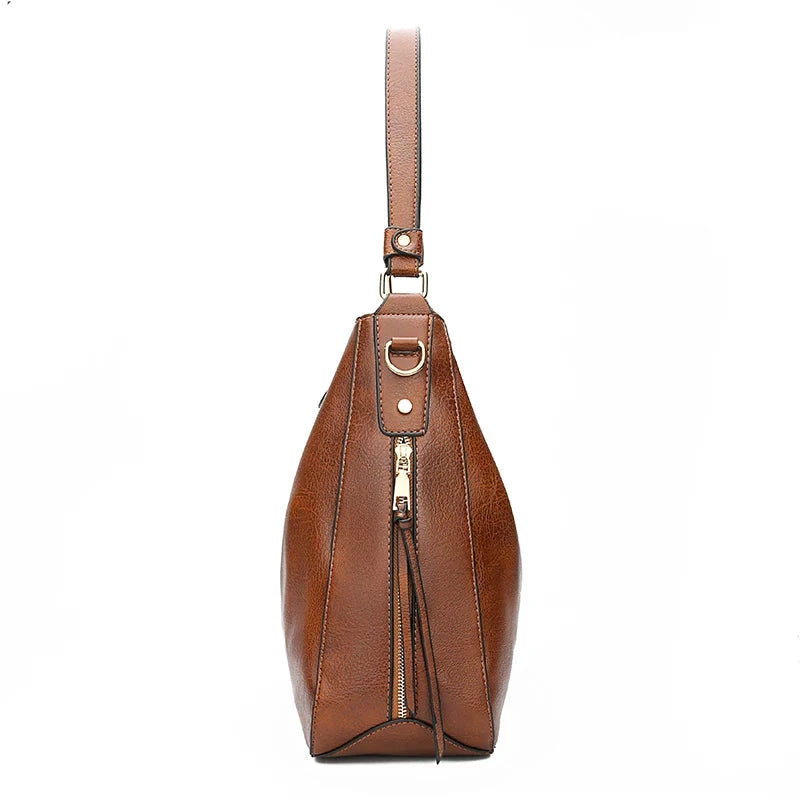 Luxury Women’s Leather Handbag – Elegant, Versatile & Spacious | Léa Margot Luxury Women’s Leather Handbag – Elegant, Versatile & Spacious | Léa Margot 