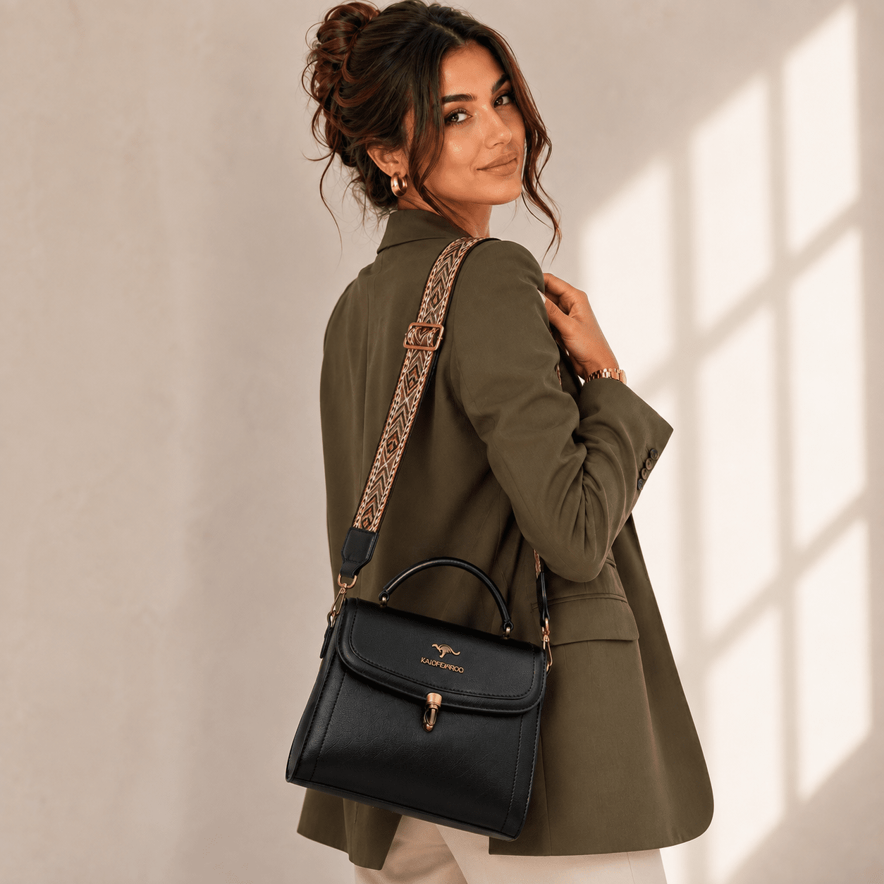 Women's Leather Crossbody Bag with Elegant Design – Karvessa Women's Leather Crossbody Bag with Elegant Design – Karvessa Mavietto 