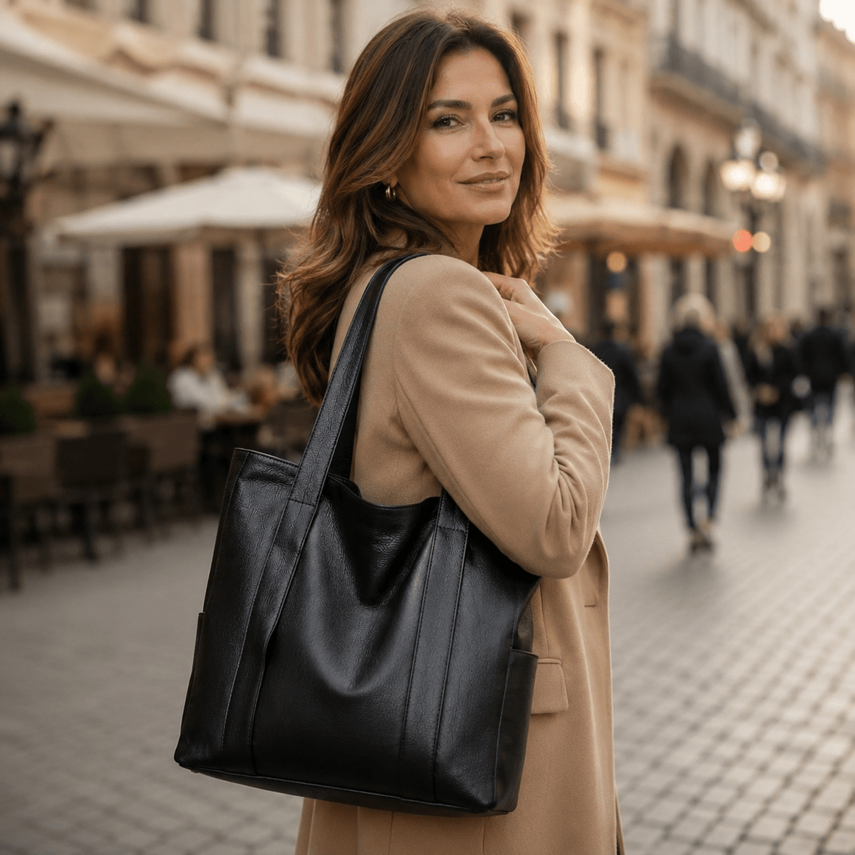 Women's Leather Tote Bag – Large Capacity & Vintage Design | VELMÉRIE Women's Leather Tote Bag – Large Capacity & Vintage Design | VELMÉRIE 